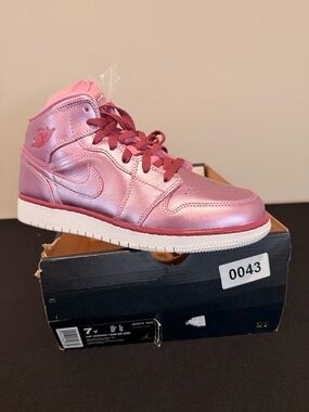 Nike Kids Metallic Pink Jordan 1